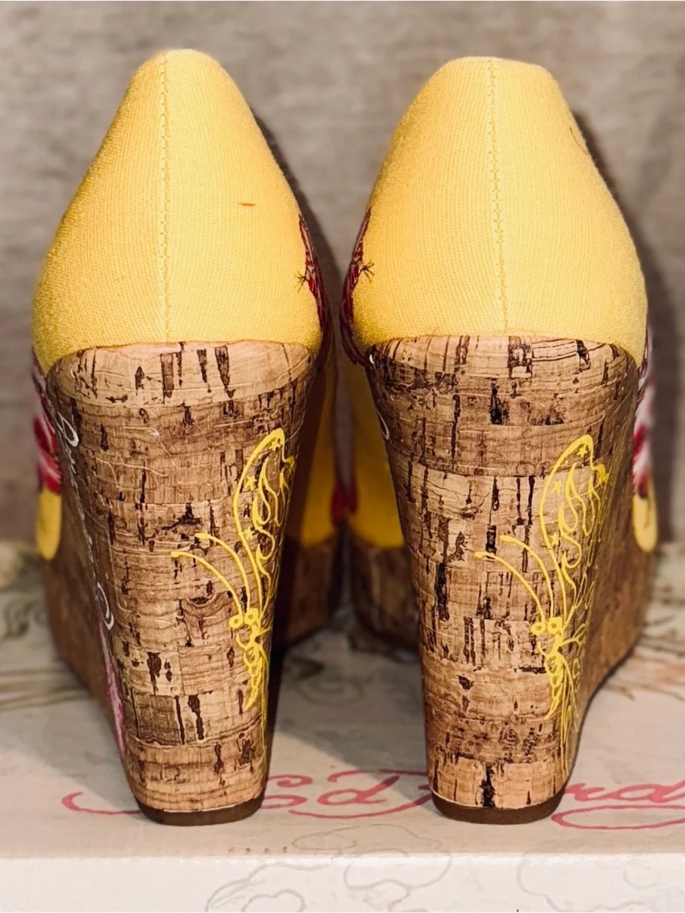 Ed Hardy Yellow Hibiscus Cork Wedge Heels Y2K Peep Toe Size 9 NEW - Picture 3 of 7